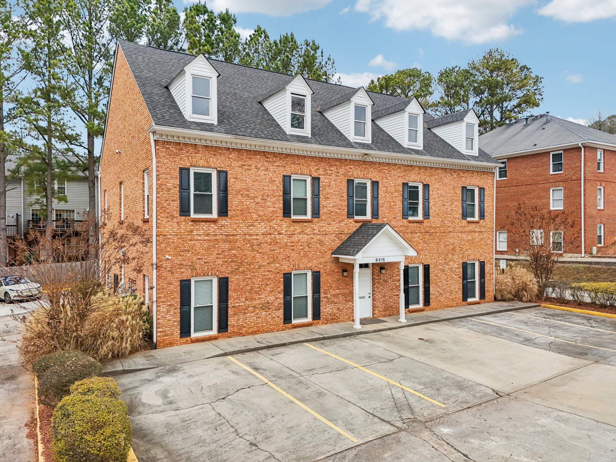 Amherst Ct-S0301-002.jpg