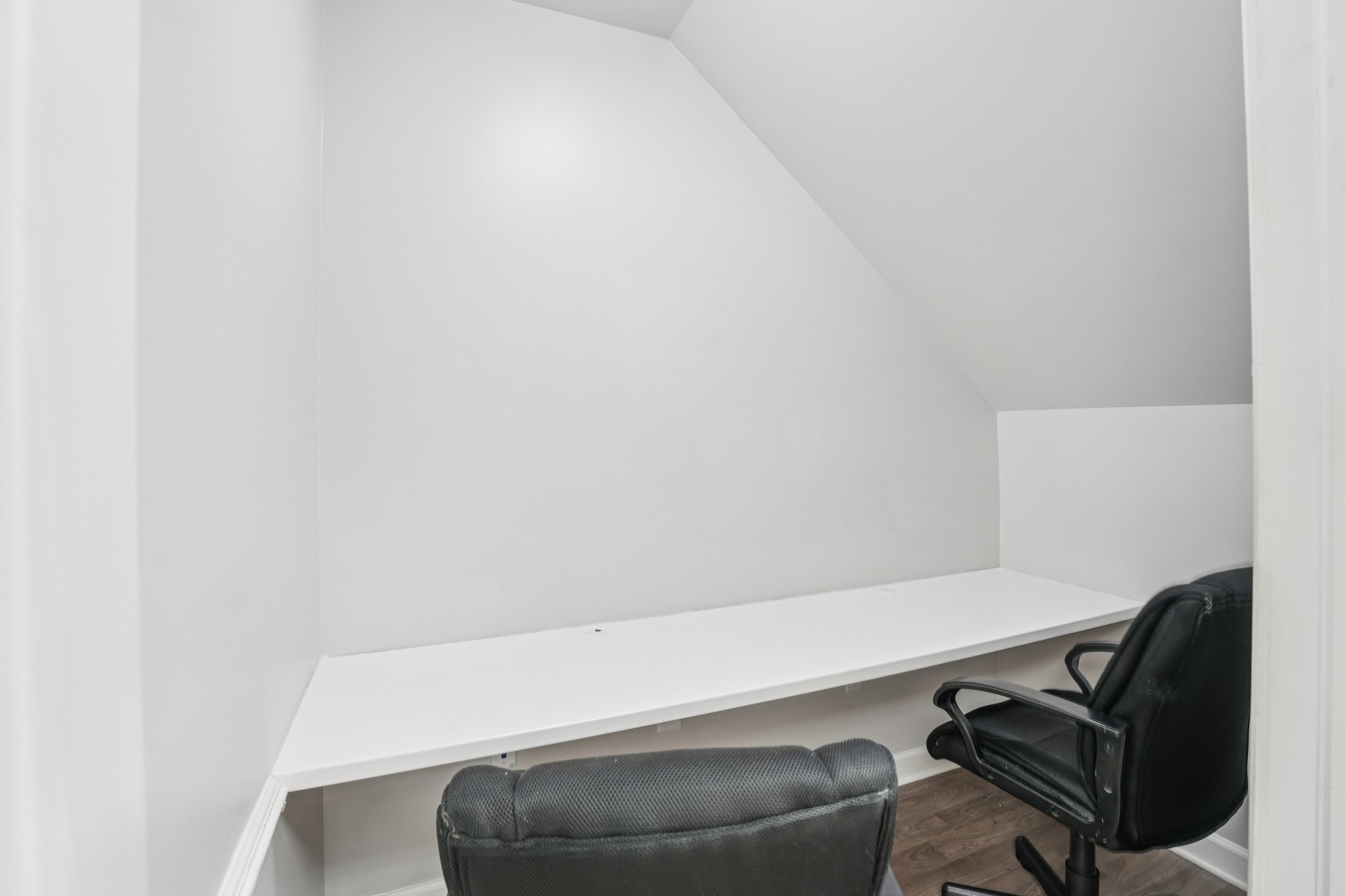 Amherst Ct-S0301-033.jpg