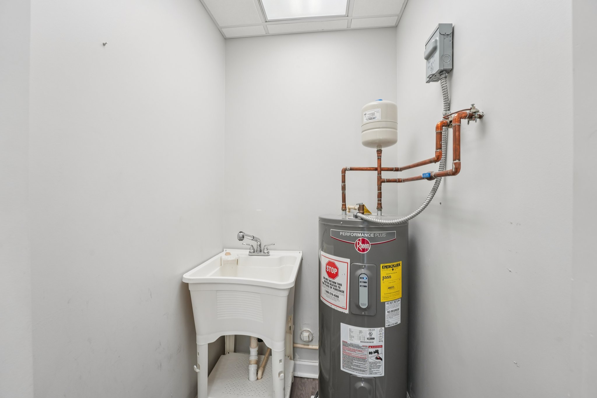 Amherst Ct-S0301-044.jpg