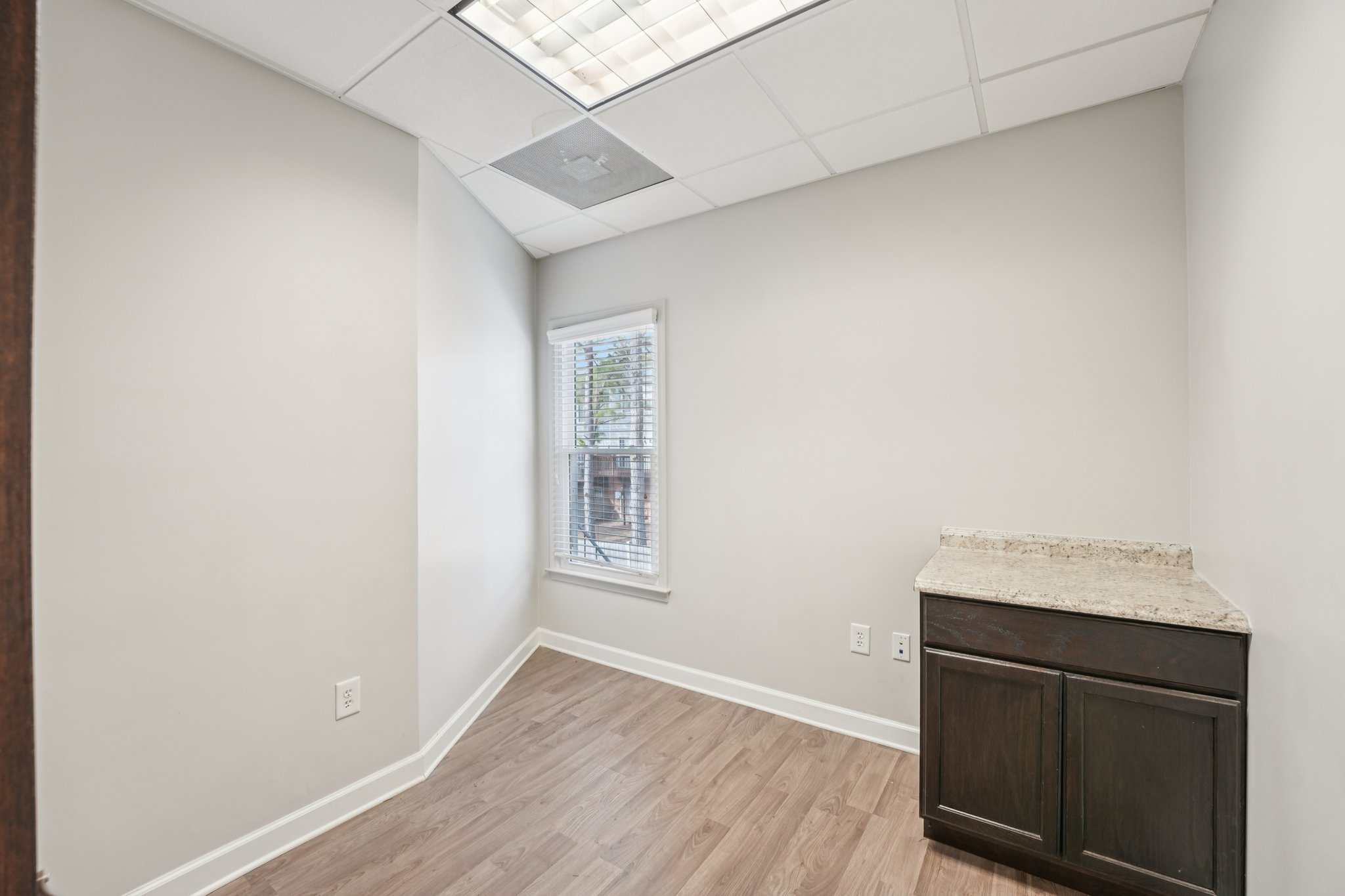 Amherst Ct-S0301-058.jpg