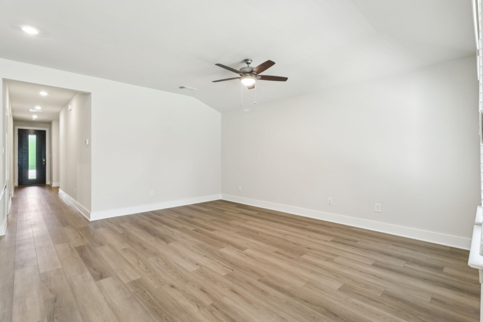 San Antonio - East Community - Comanche Ridge - 6318 Comanche Coyote, San Antonio, TX 78247 - 008