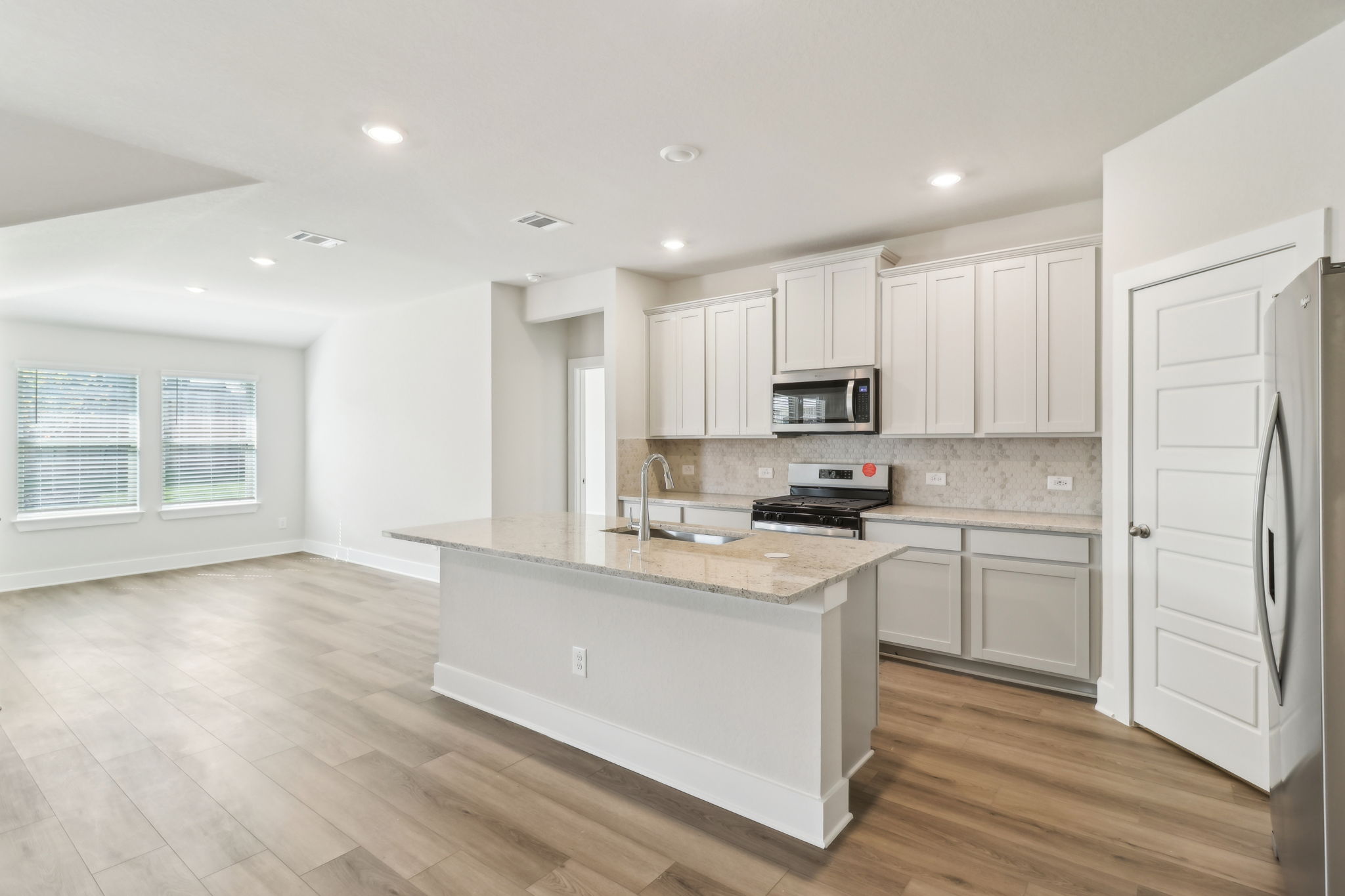 San Antonio - East Community - Comanche Ridge - 6318 Comanche Coyote, San Antonio, TX 78247 - 014