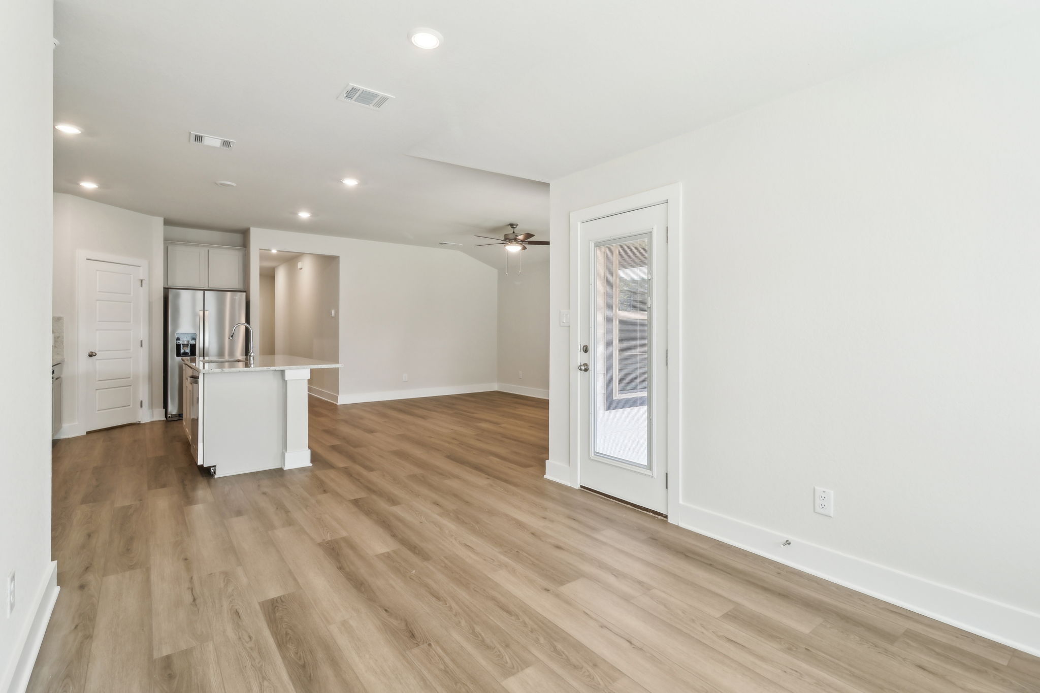 San Antonio - East Community - Comanche Ridge - 6318 Comanche Coyote, San Antonio, TX 78247 - 015