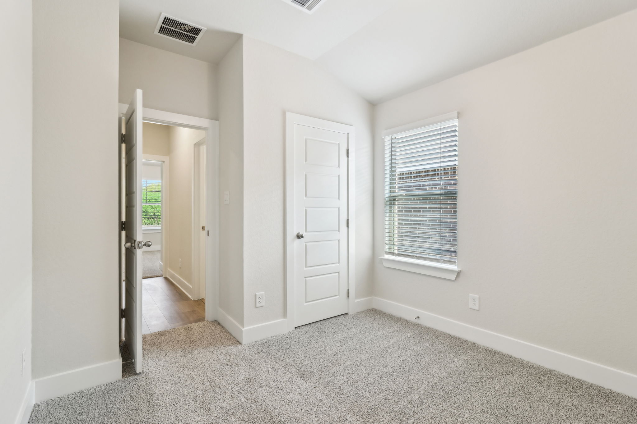 San Antonio - East Community - Comanche Ridge - 6318 Comanche Coyote, San Antonio, TX 78247 - 022