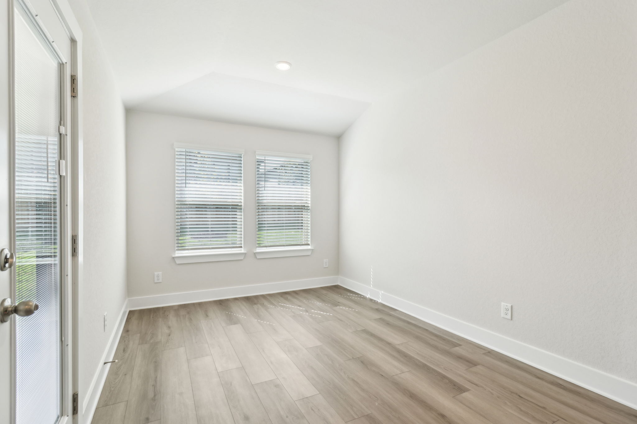 San Antonio - East Community - Comanche Ridge - 6318 Comanche Coyote, San Antonio, TX 78247 - 027