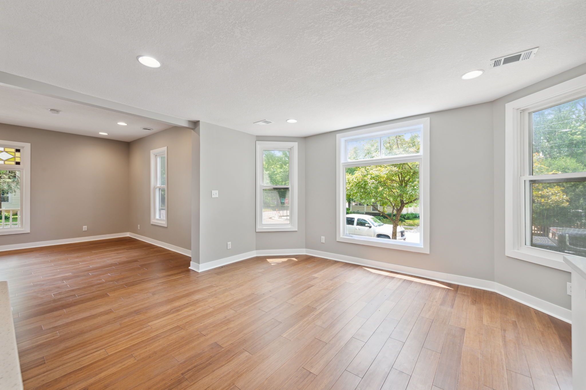13_Interior