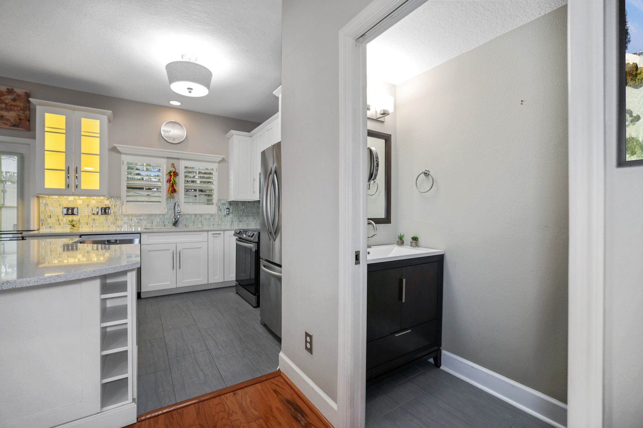 LR Bathroom - 495A9346 (1)