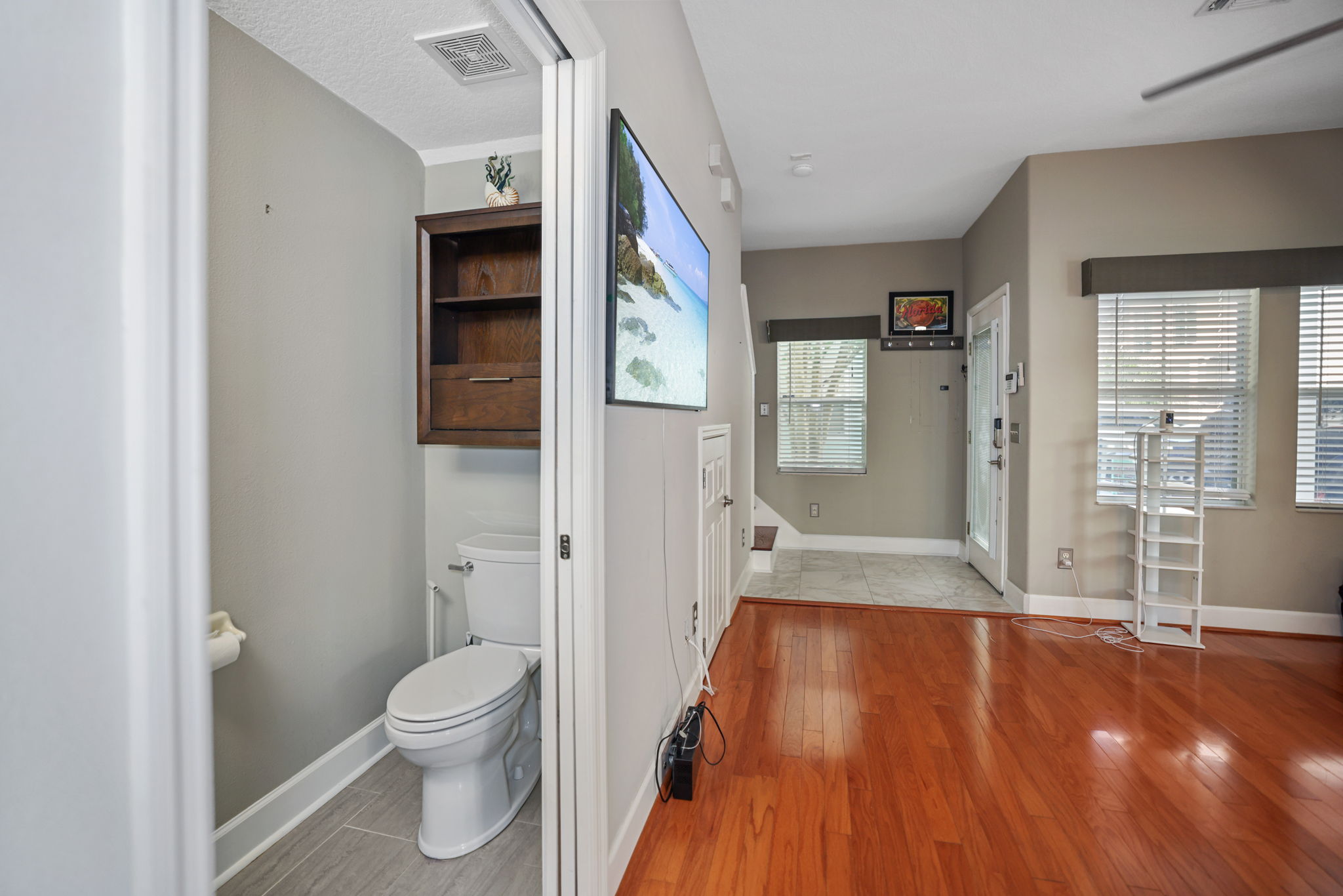 LR Bathroom - 495A9350 (1)