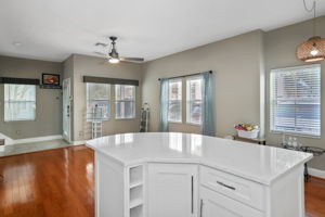 Kitchen LR - 495A9340 (1)