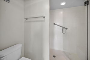 Master Bathroom1b