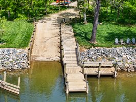 Wonderful spot to enjoy a day by the river!