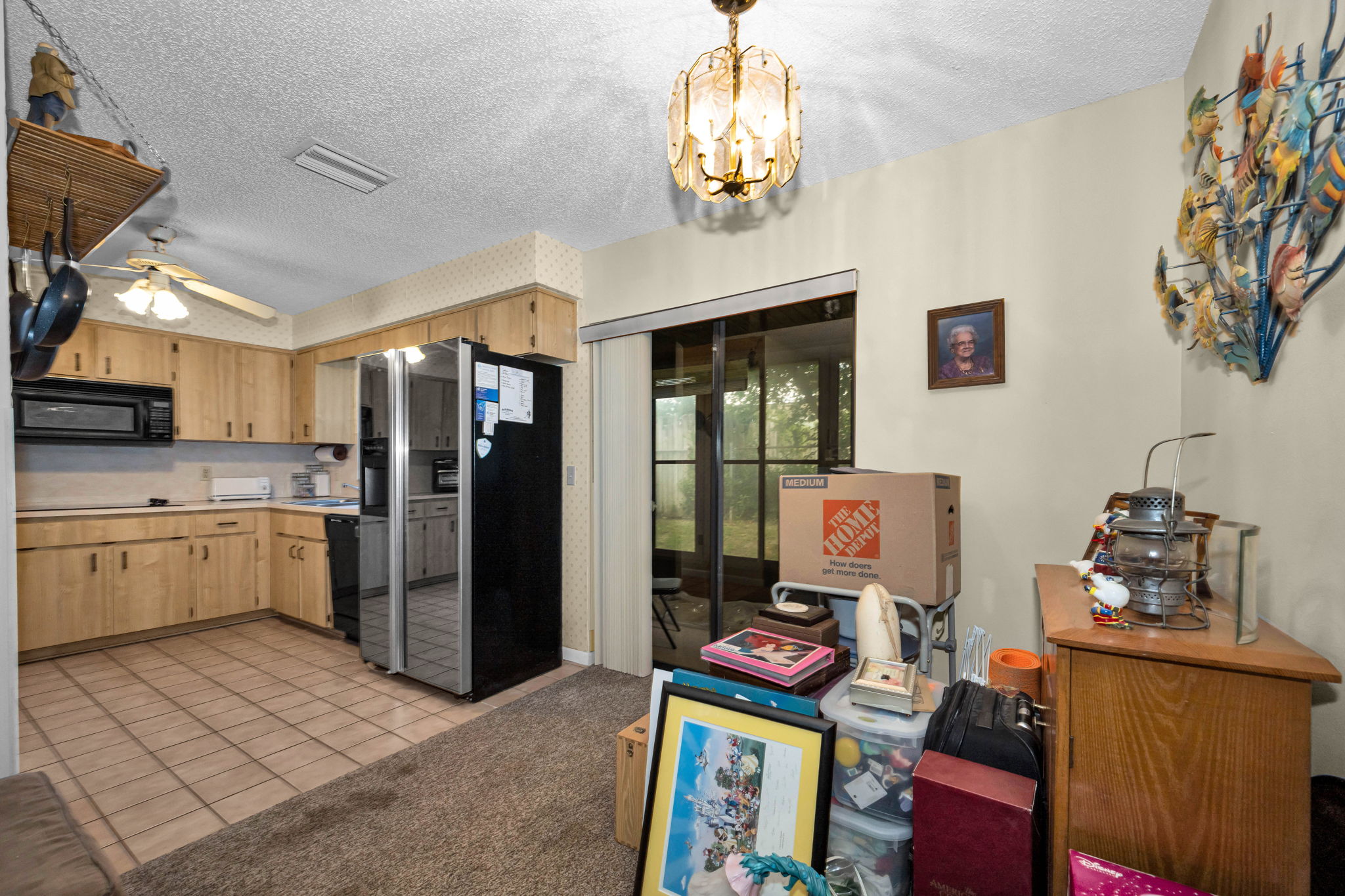 Kitchen Eat-In 1