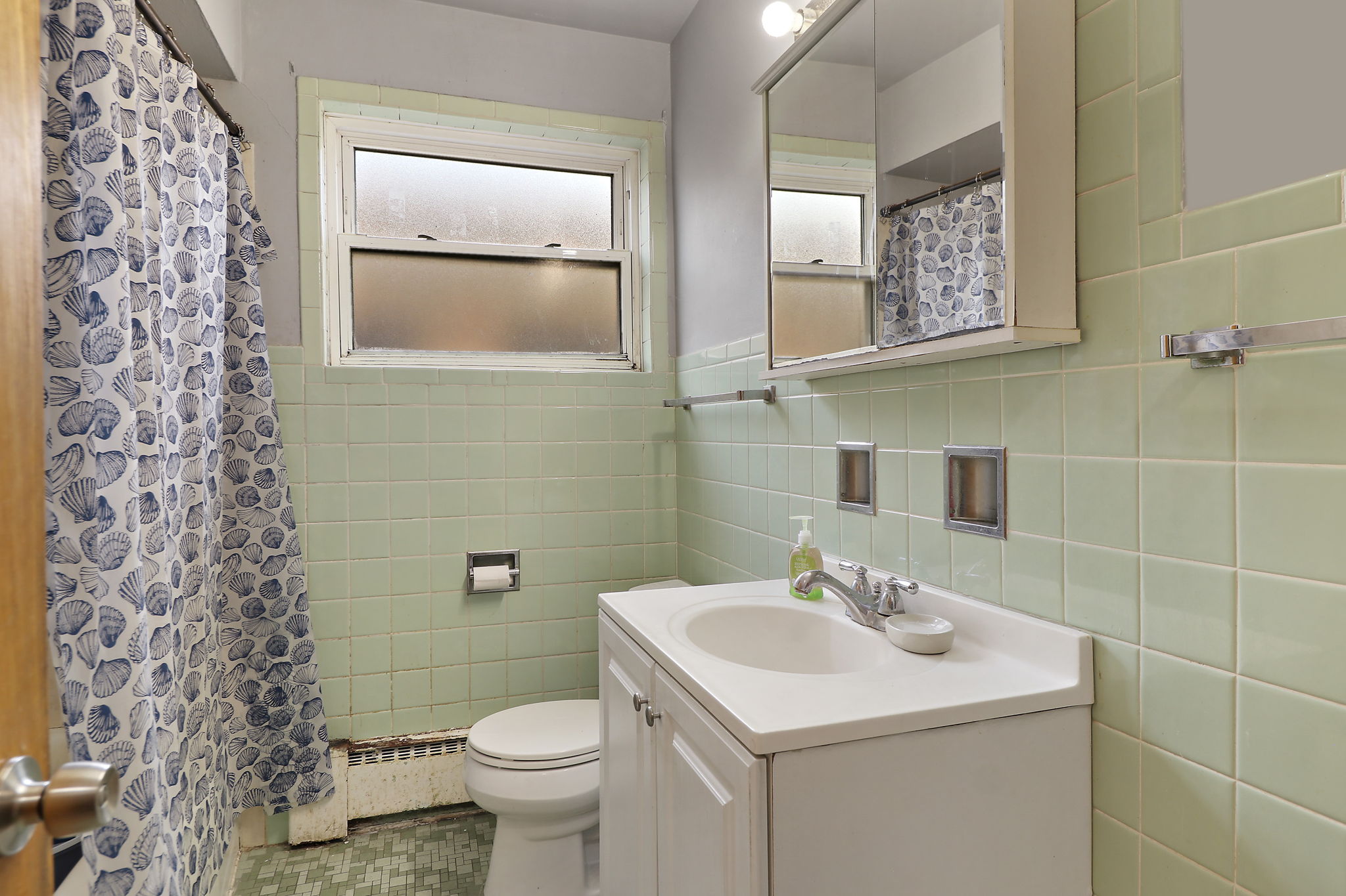 2nd floor Bathroom
