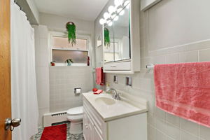1st floor Bathroom