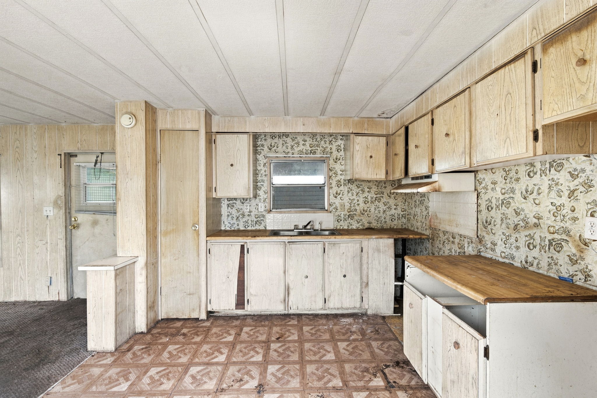 Interiors (8)