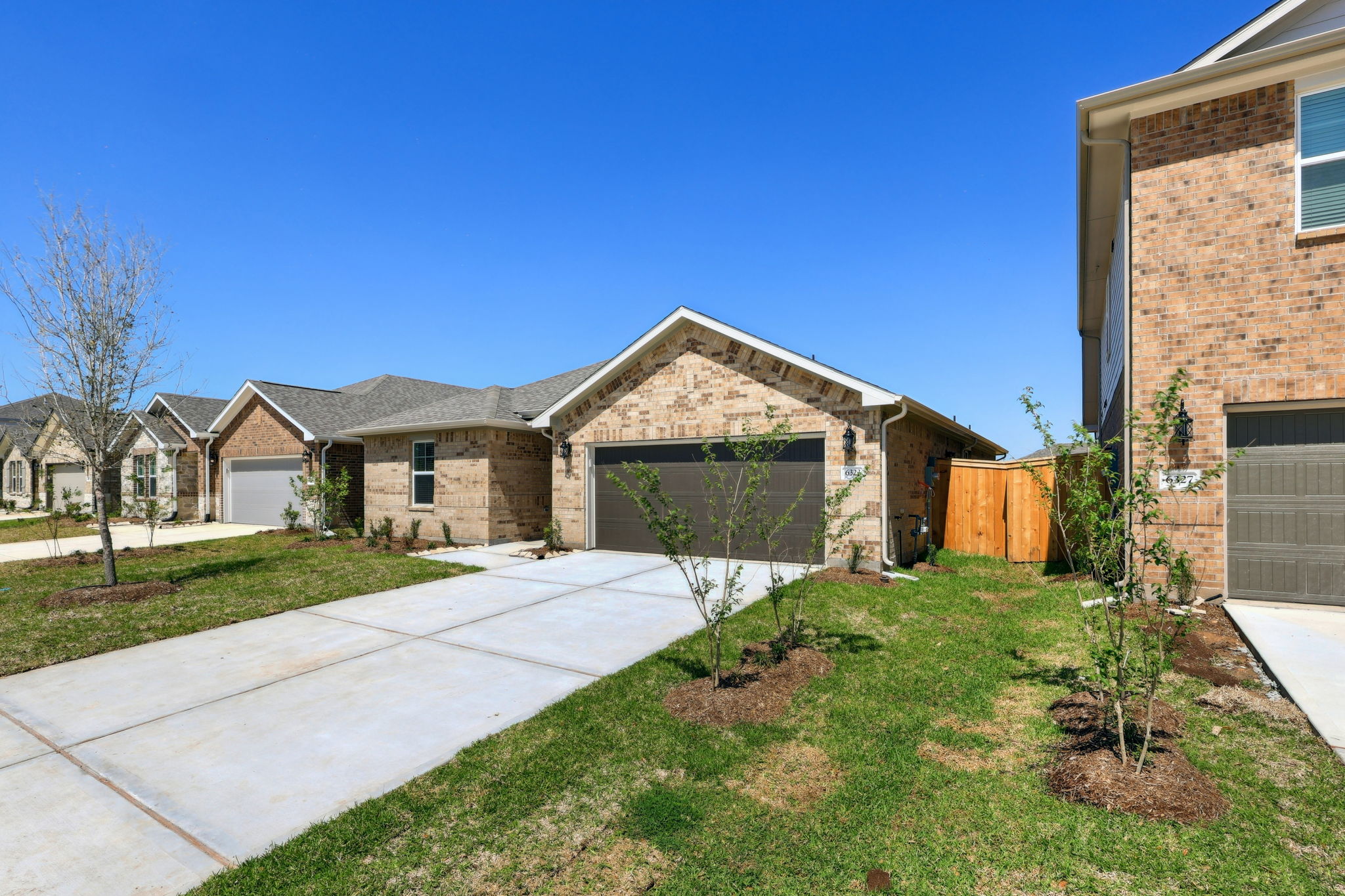 Houston - Wall Street Village - 6323 Brazos Trl Dr, Richmond, TX 77469 - 002