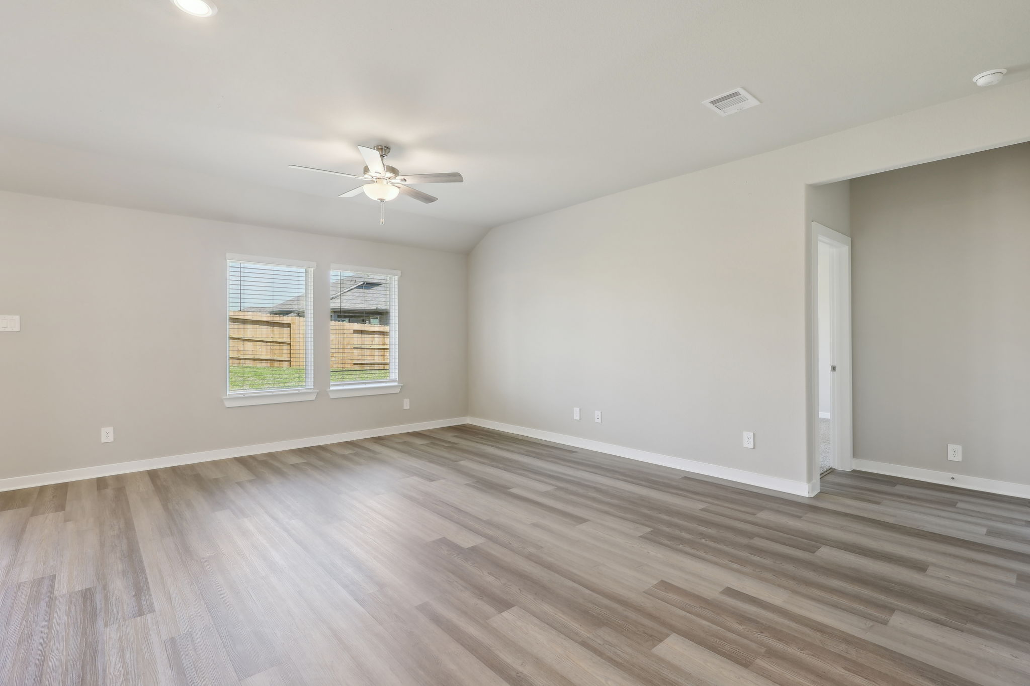 Houston - Wall Street Village - 6323 Brazos Trl Dr, Richmond, TX 77469 - 006