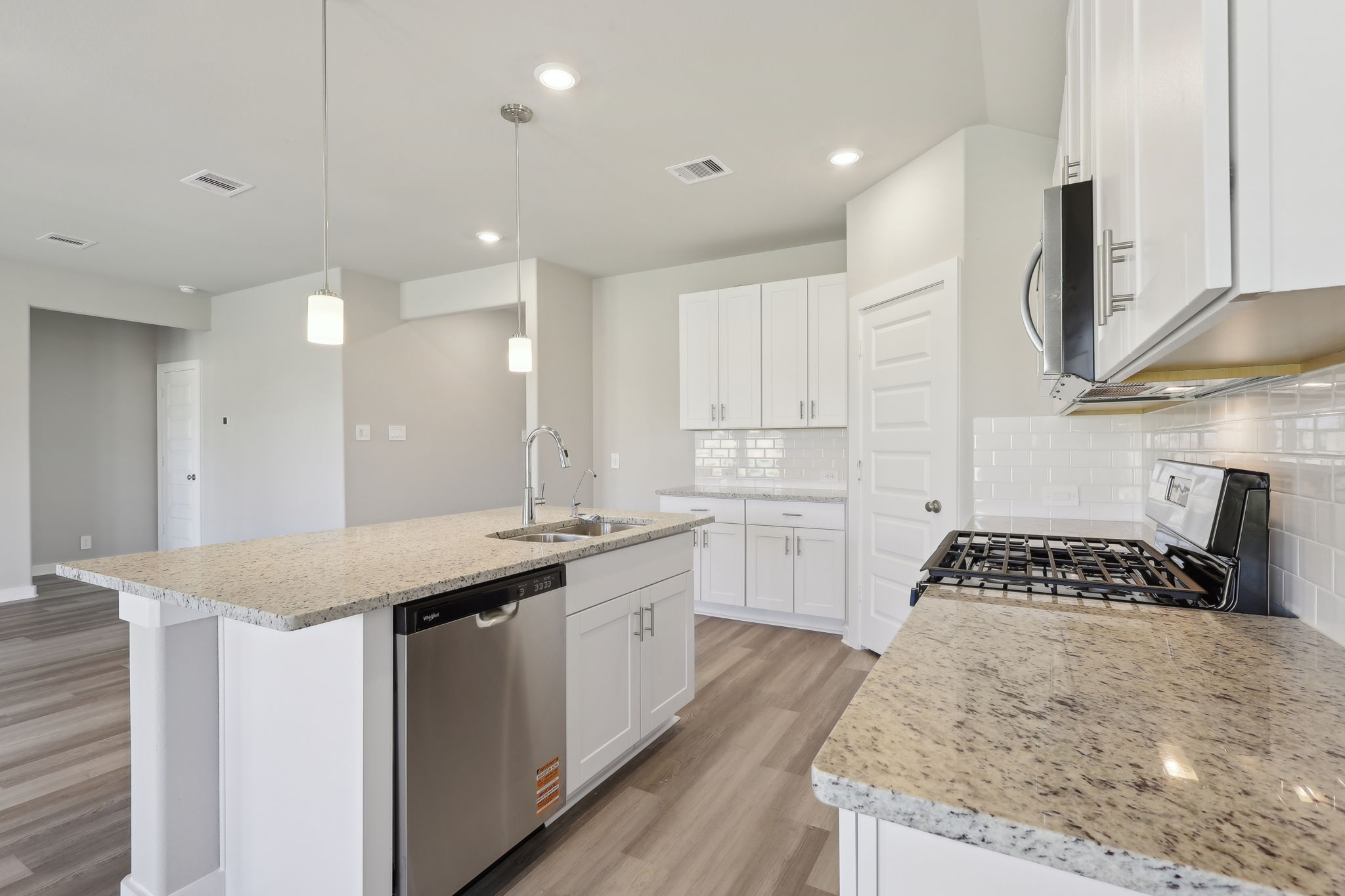 Houston - Wall Street Village - 6323 Brazos Trl Dr, Richmond, TX 77469 - 010