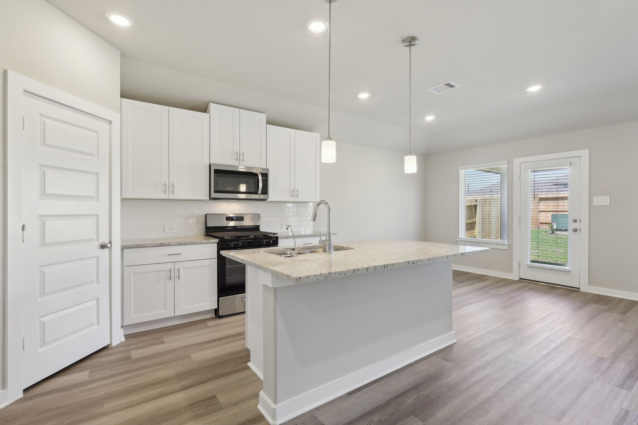 Houston - Wall Street Village - 6323 Brazos Trl Dr, Richmond, TX 77469 - 011