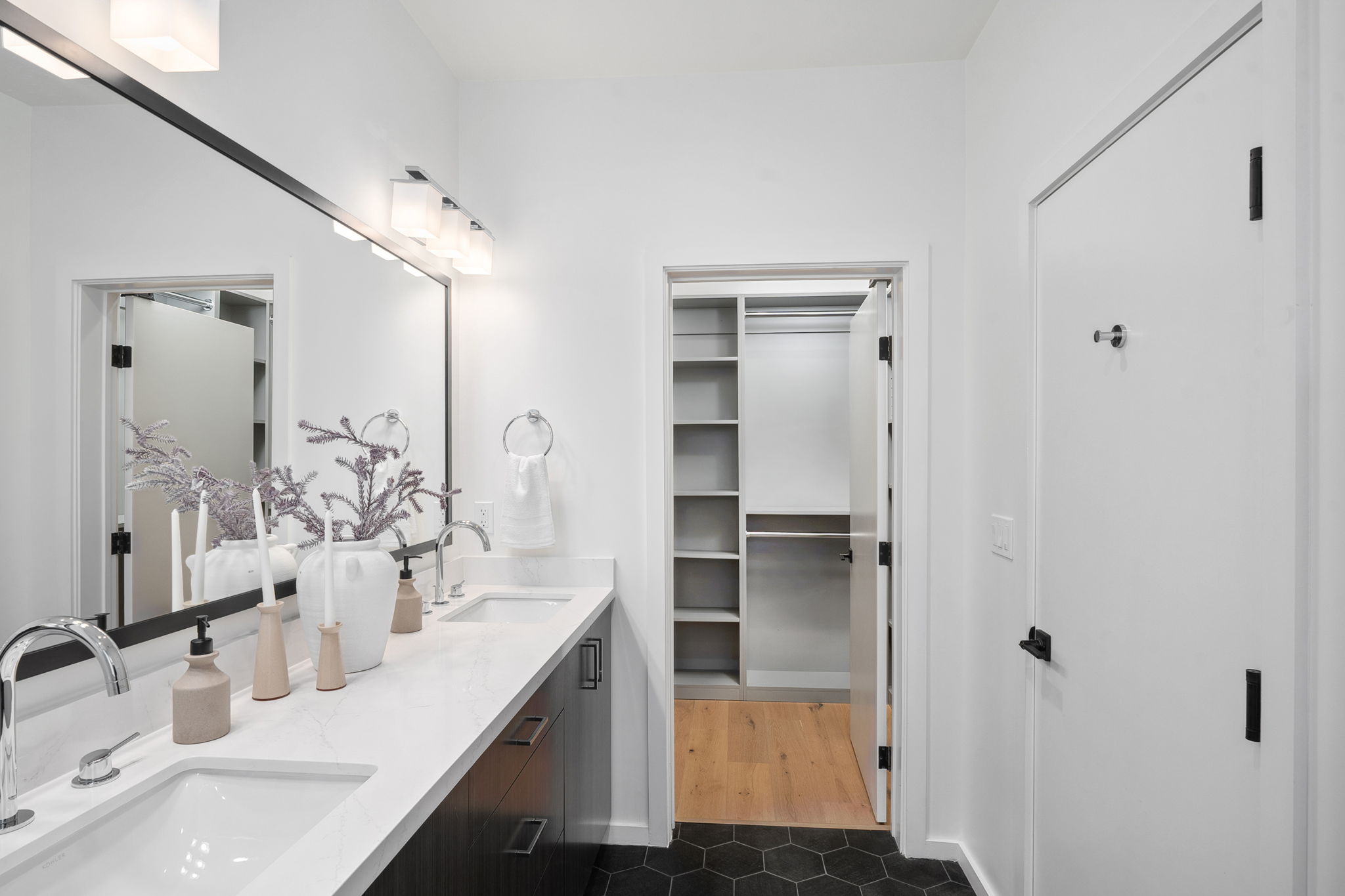 6325 Primrose Avenue-27