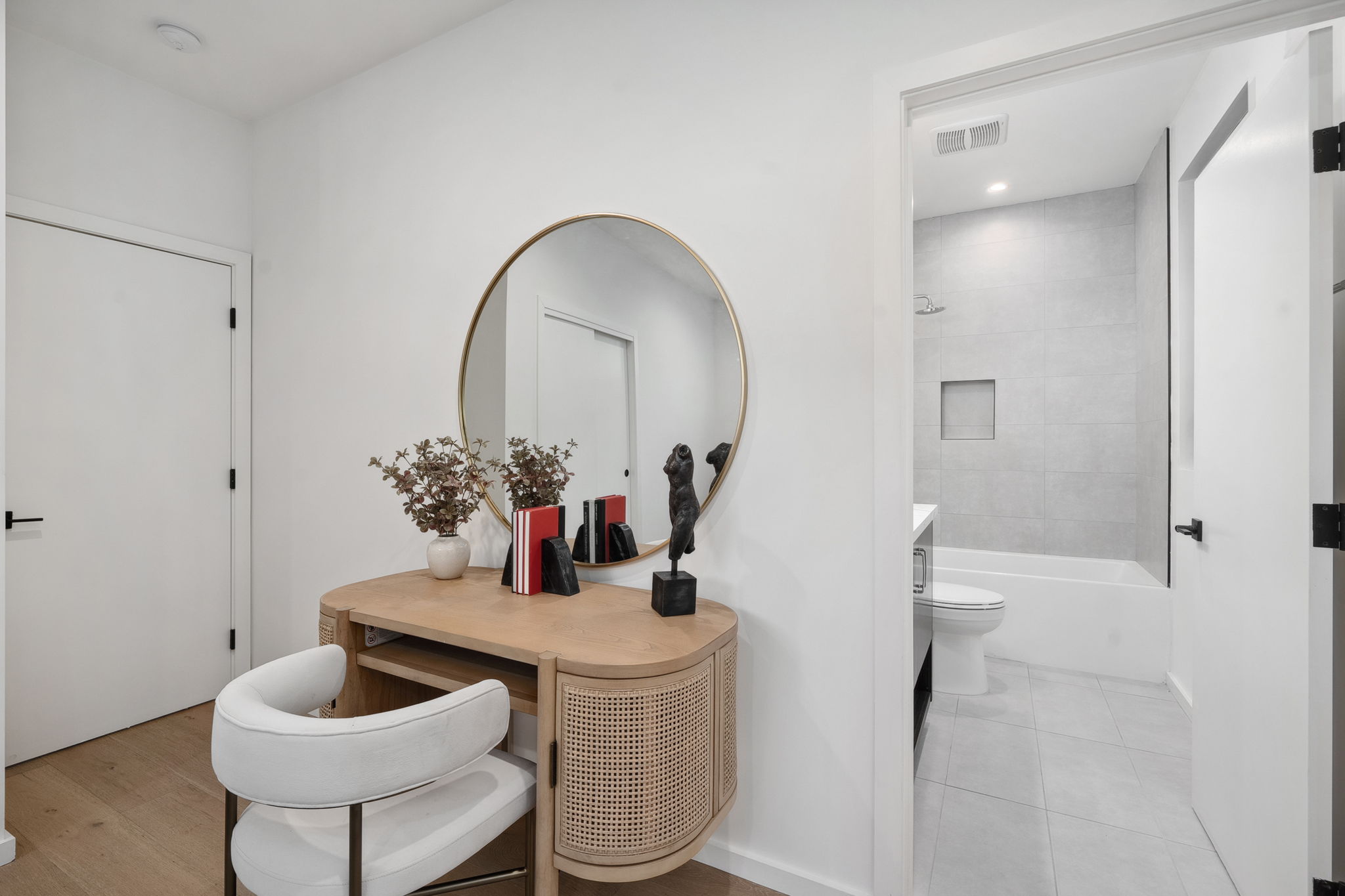 6325 Primrose Avenue-32
