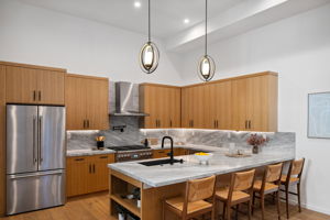 6325 Primrose Avenue-12