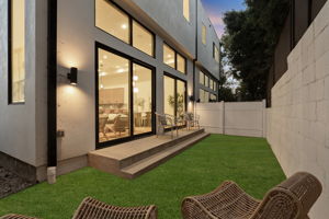 6325 Primrose Avenue-47