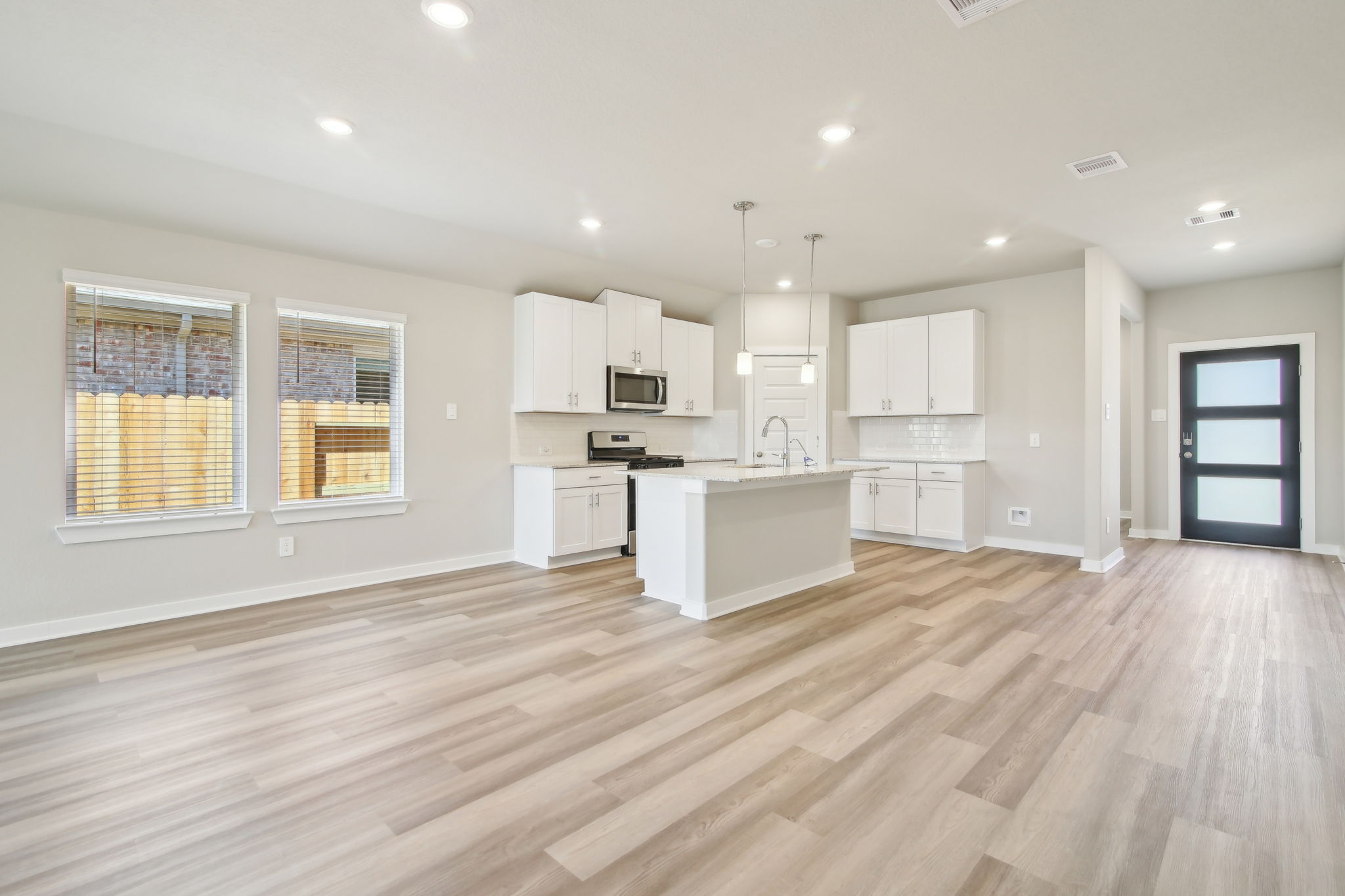 Houston - Wall Street Village - 6326 Brazos Trl Dr, Richmond, TX 77469 - 008