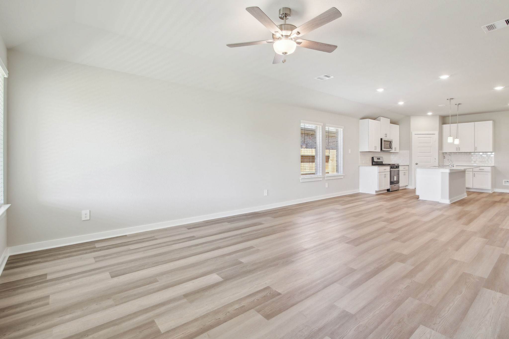 Houston - Wall Street Village - 6326 Brazos Trl Dr, Richmond, TX 77469 - 012