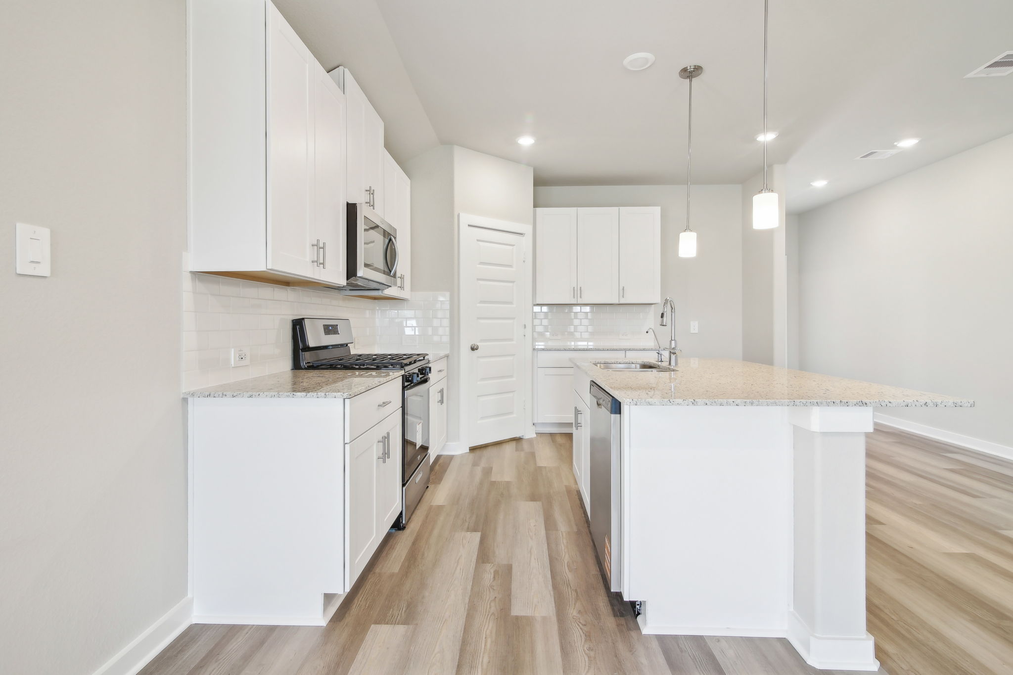 Houston - Wall Street Village - 6326 Brazos Trl Dr, Richmond, TX 77469 - 016