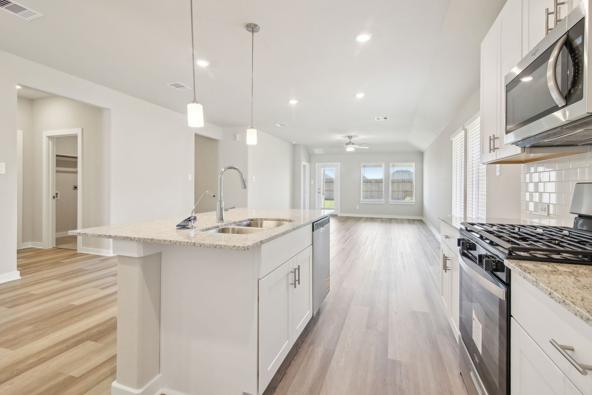 Houston - Wall Street Village - 6326 Brazos Trl Dr, Richmond, TX 77469 - 018