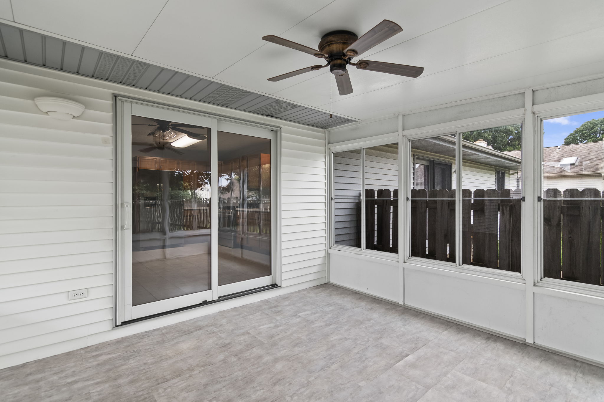 Screened-in Porch