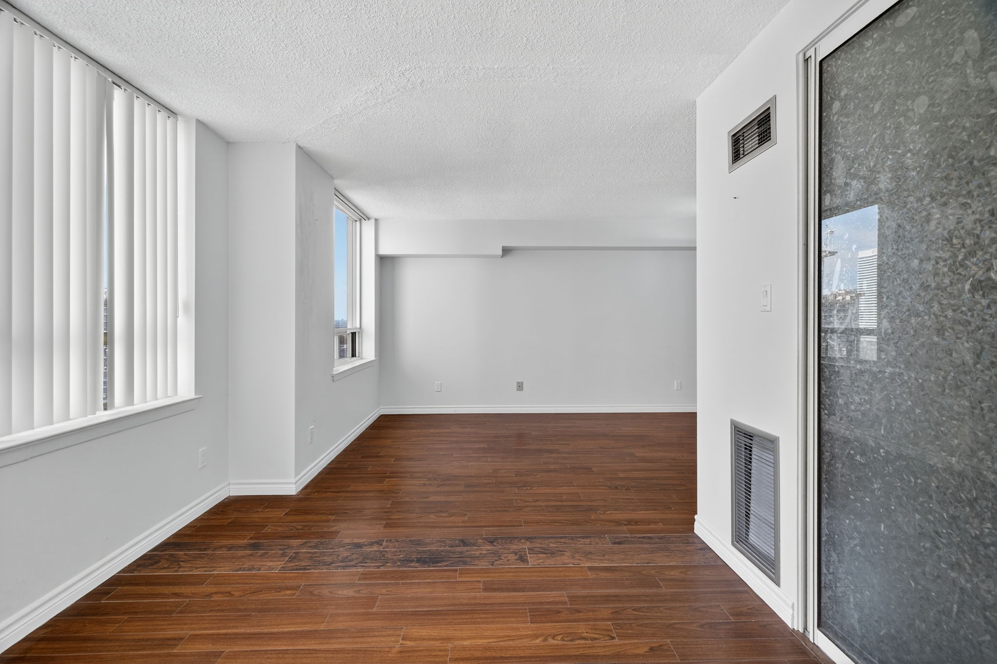 633 Bay St. Unit 2322 Toronto, ON M5G 2G4