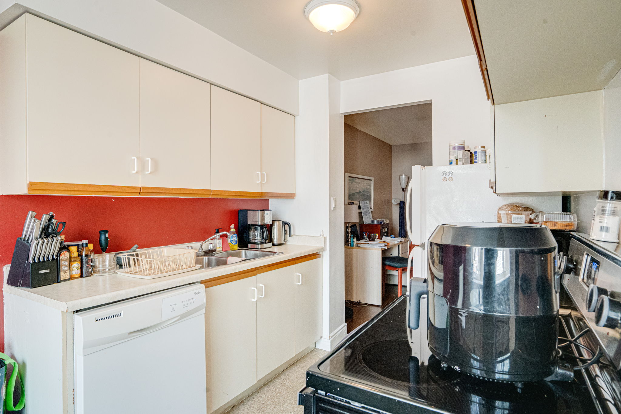633 Bay St. Unit 521 Toronto, ON M5G 2G4