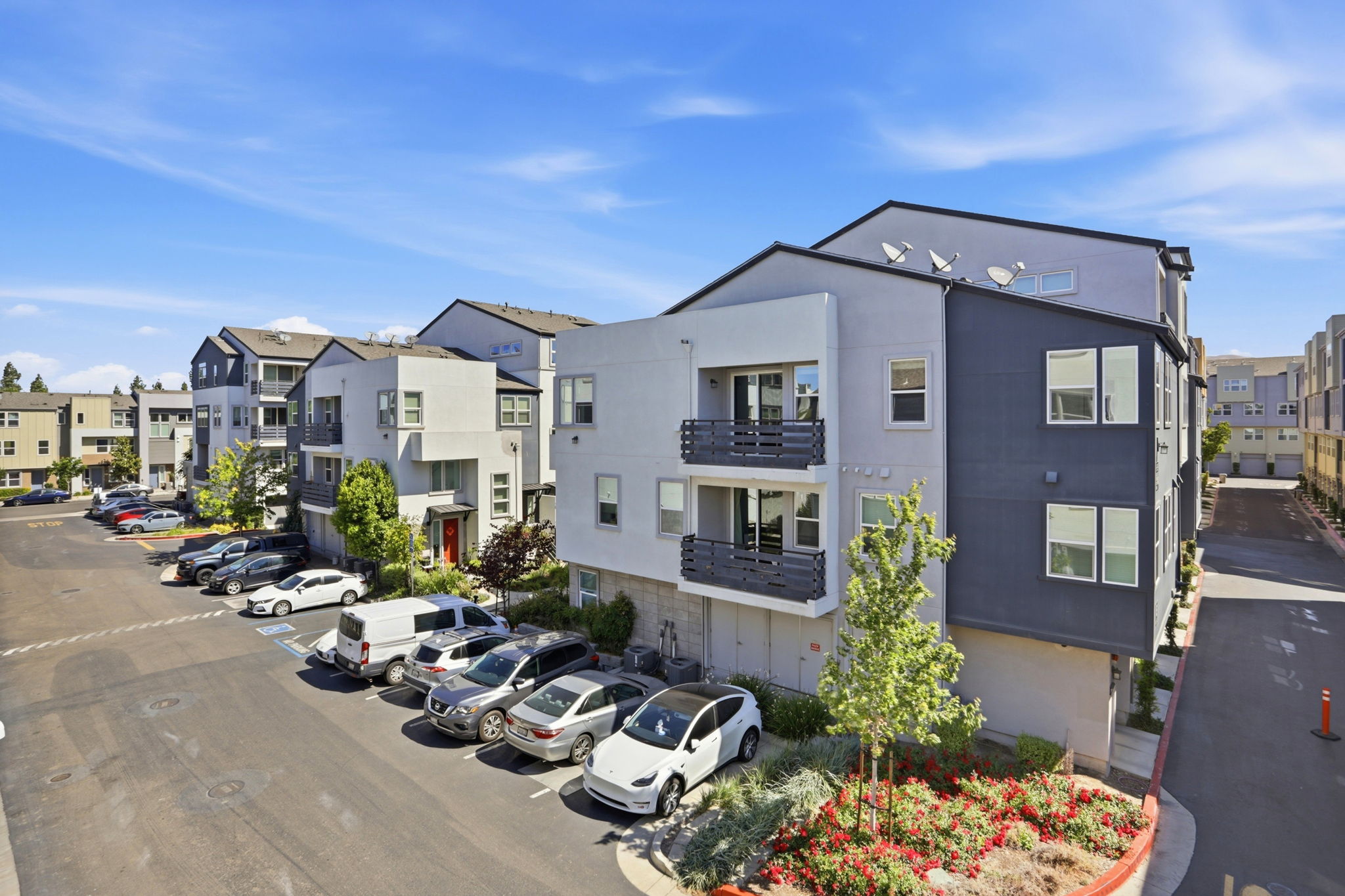 043_F8_633 Blackbury Ln