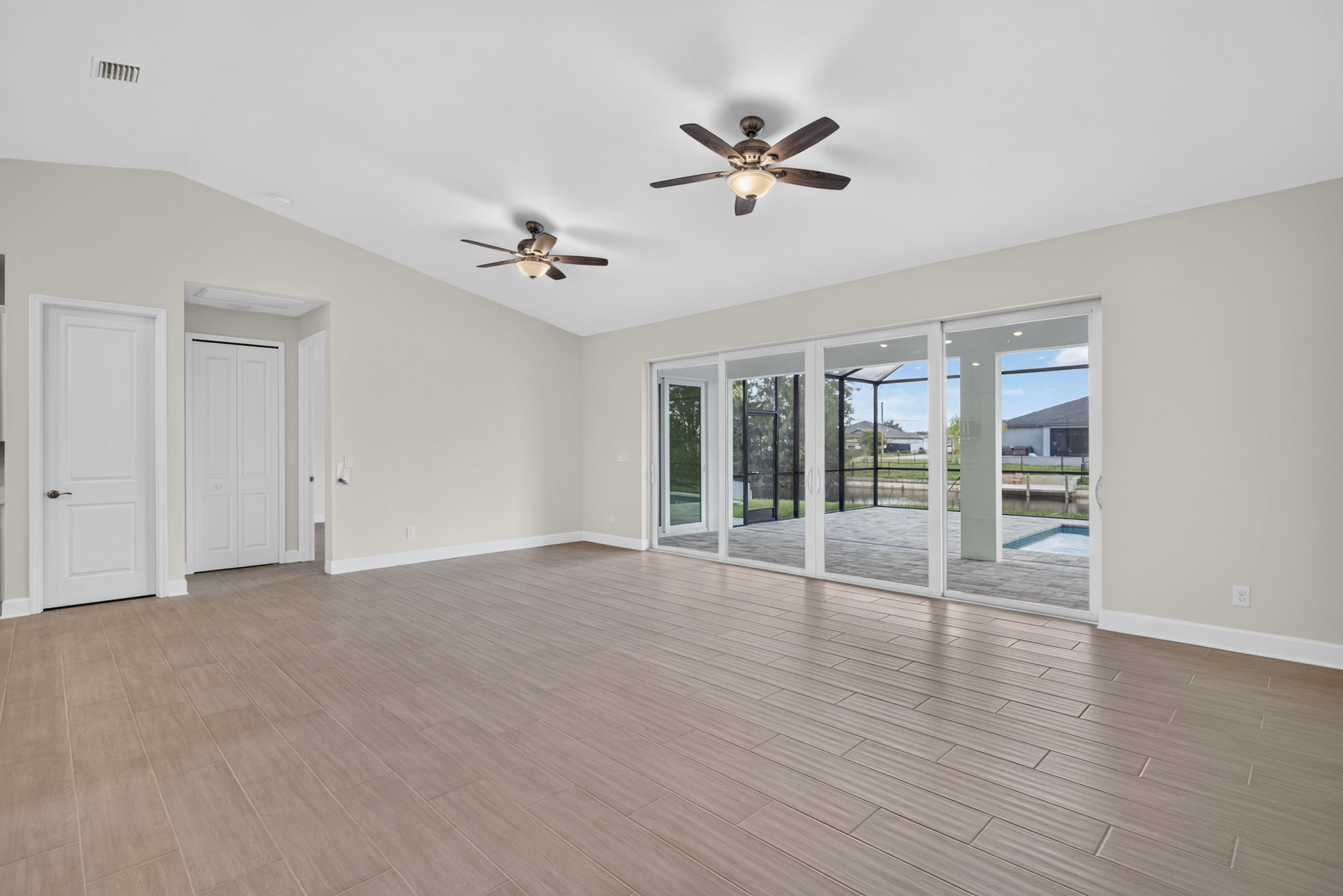 Living Room 4 of 5