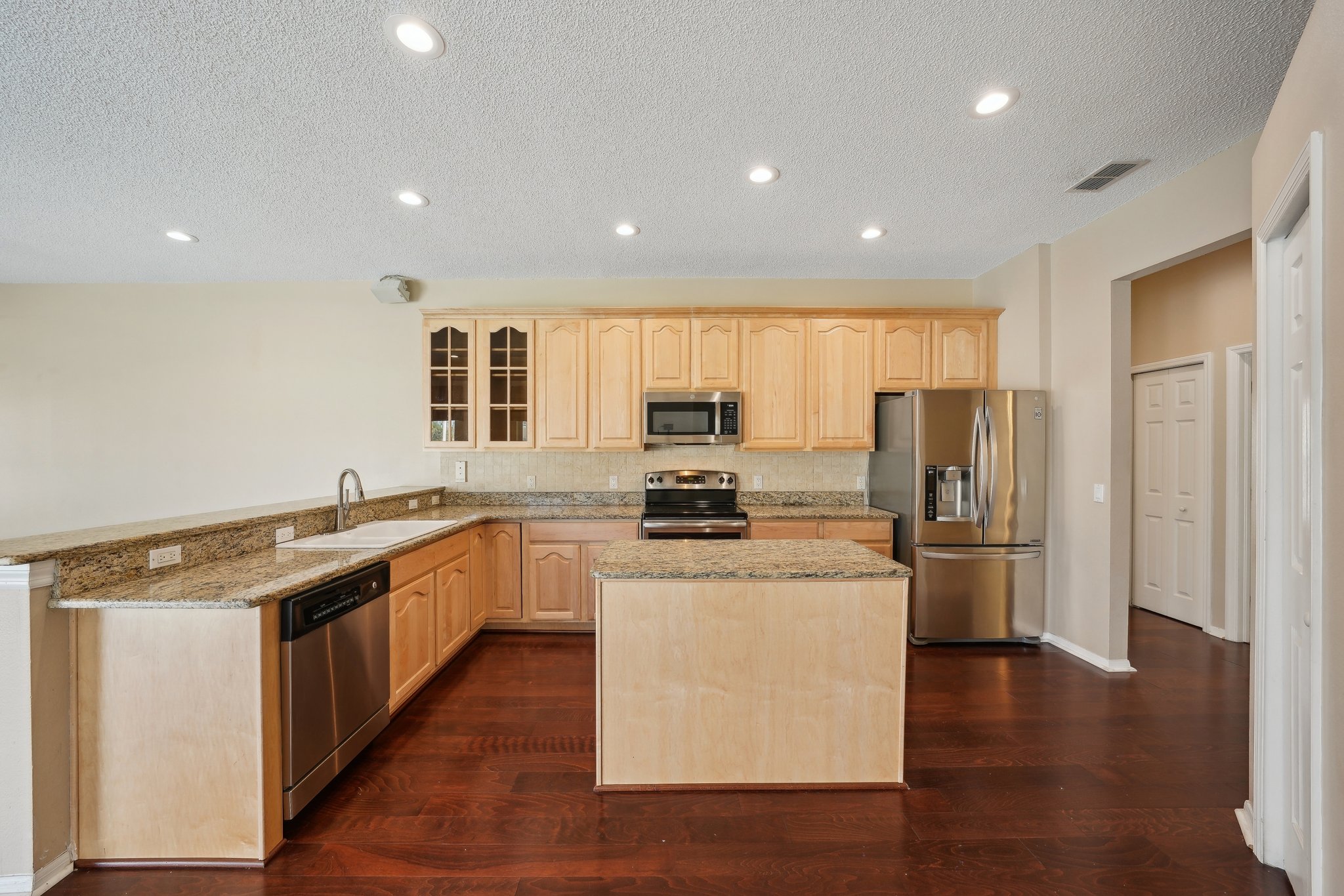 Cardinal Crest Dr-2505-024.jpg