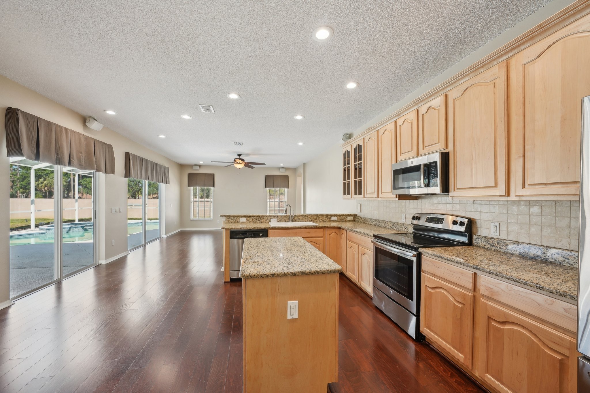 Cardinal Crest Dr-2505-026.jpg