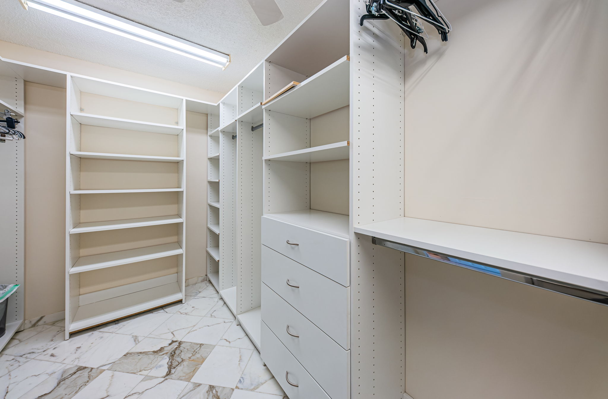 Master Bedroom Walk-in Closet1a