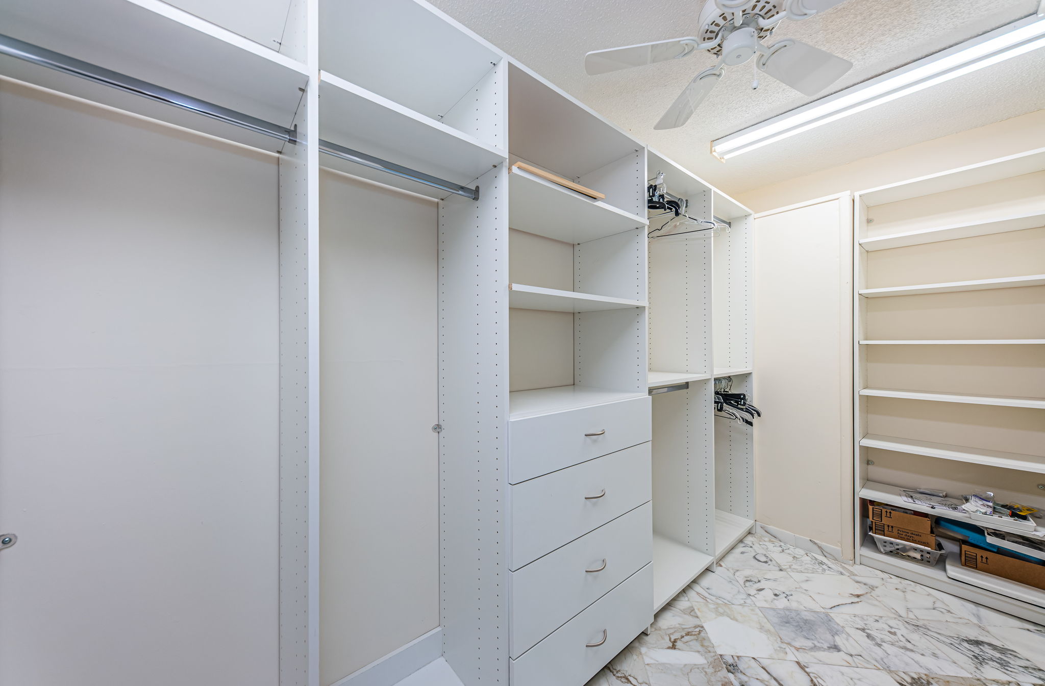 Master Bedroom Walk-in Closet1b