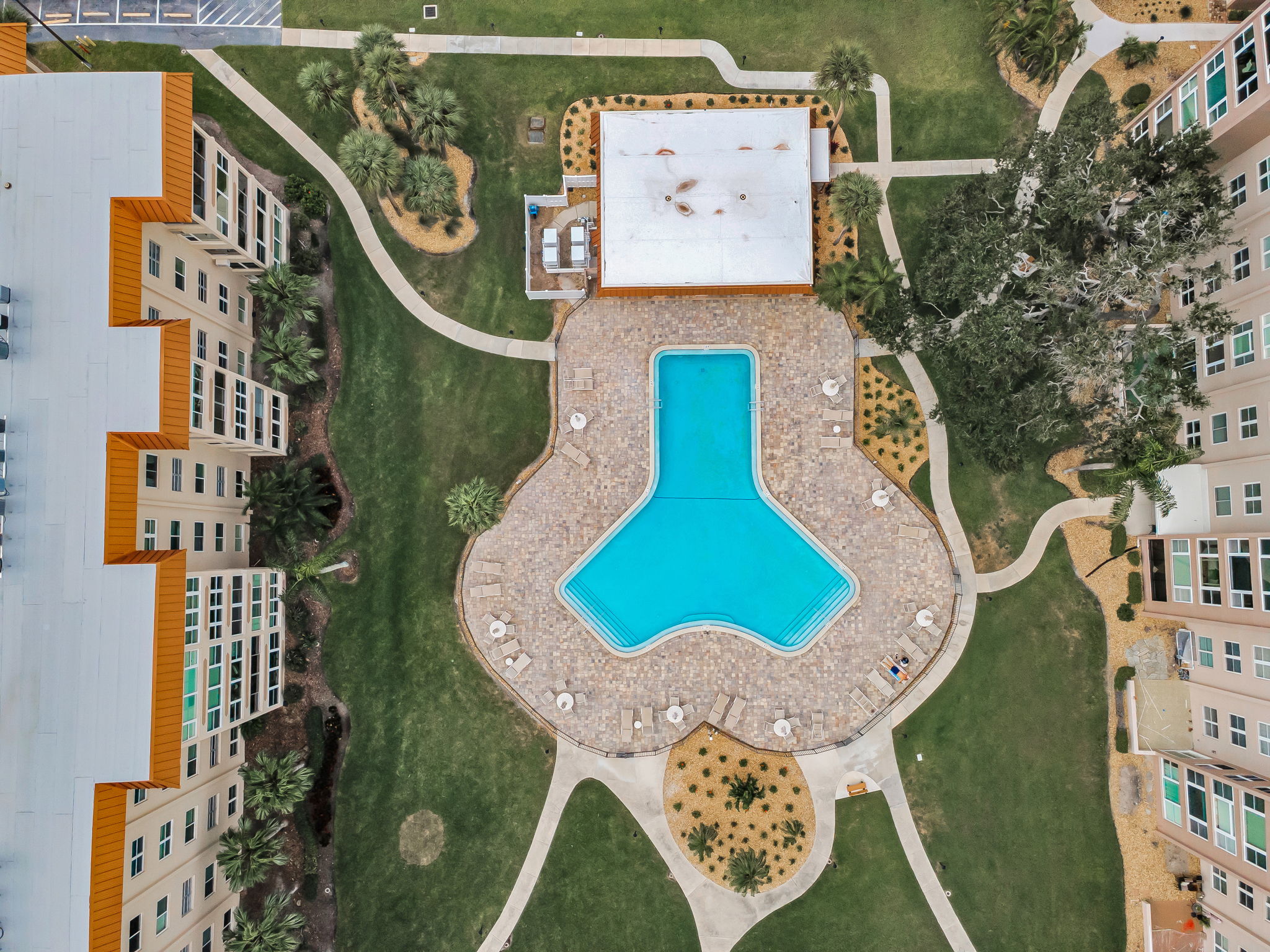 Edgewater Arms Pool25