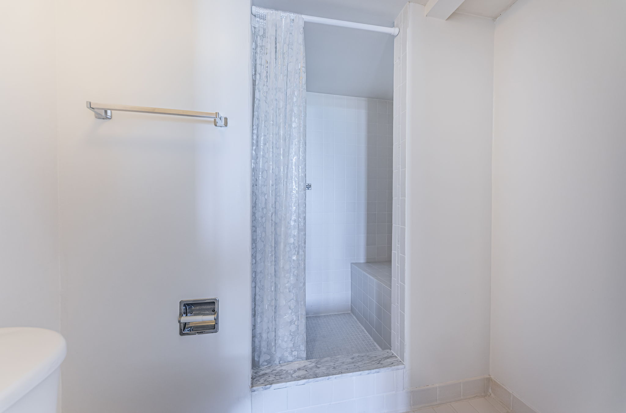 Primary Bathroom 1b-2