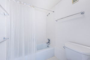 Bathroom 2b-2