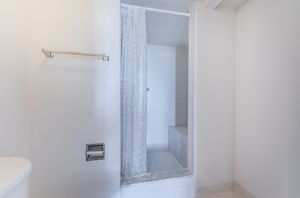 Primary Bathroom 1b-2