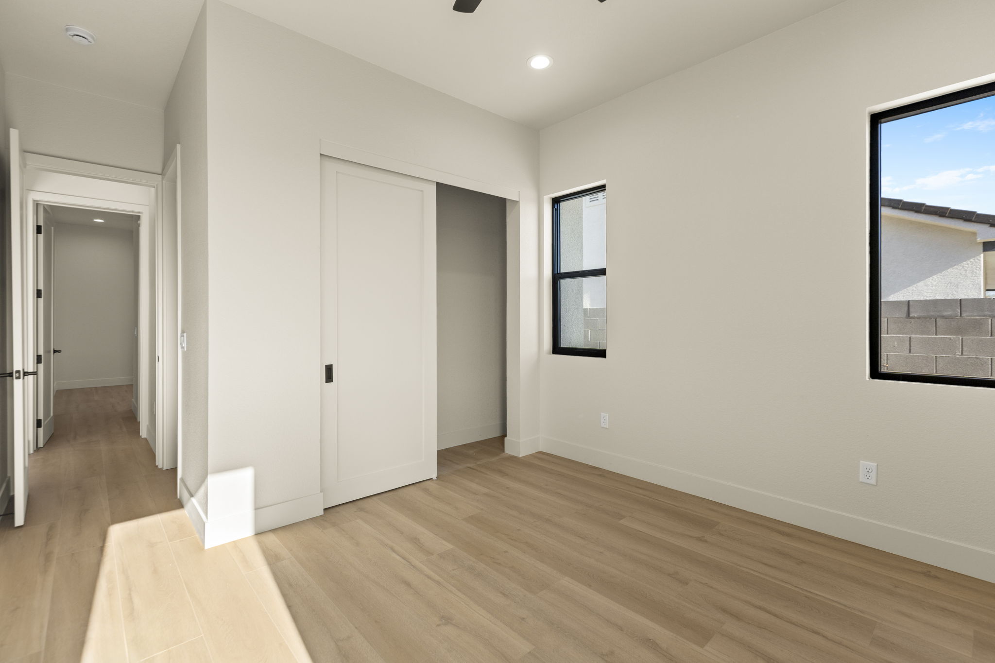  Photo 31