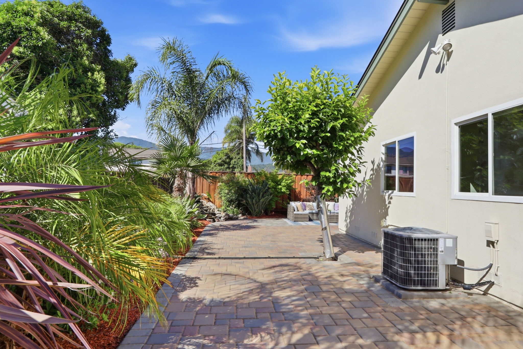 051_F8_6345 El Paseo Dr