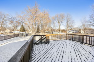 Large Deck and Large Yard!