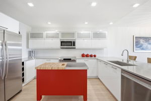 Kitchen/Breakfast Bar