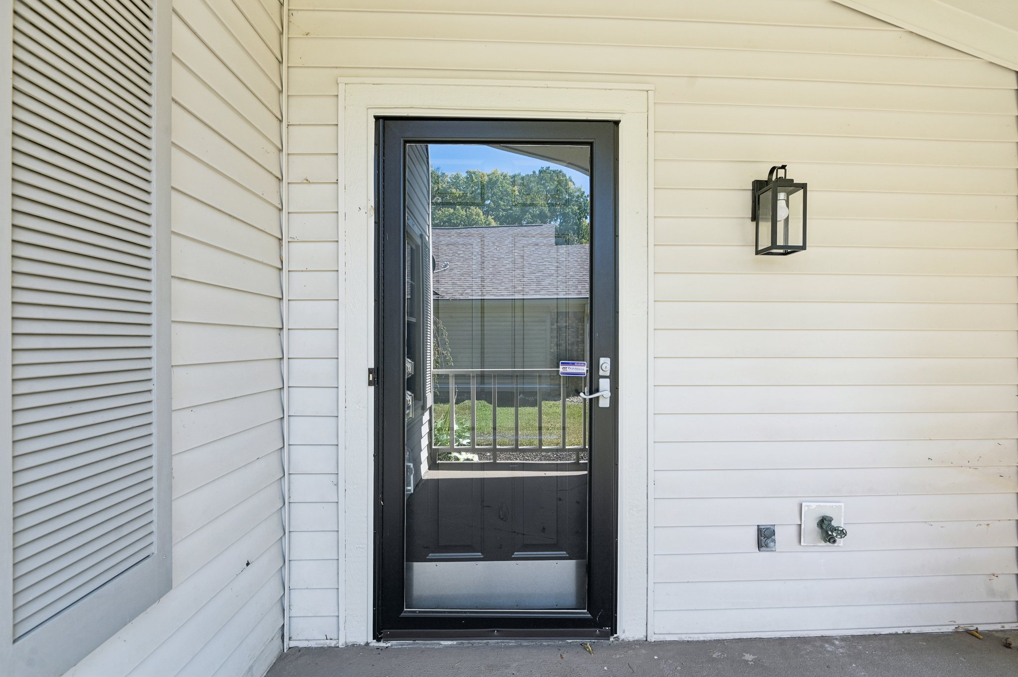 Stratford Dr N-L1609-005.jpg
