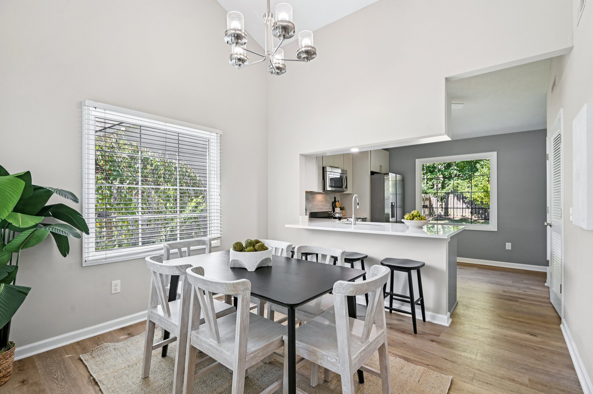 Stratford Dr N-L1609-012.jpg